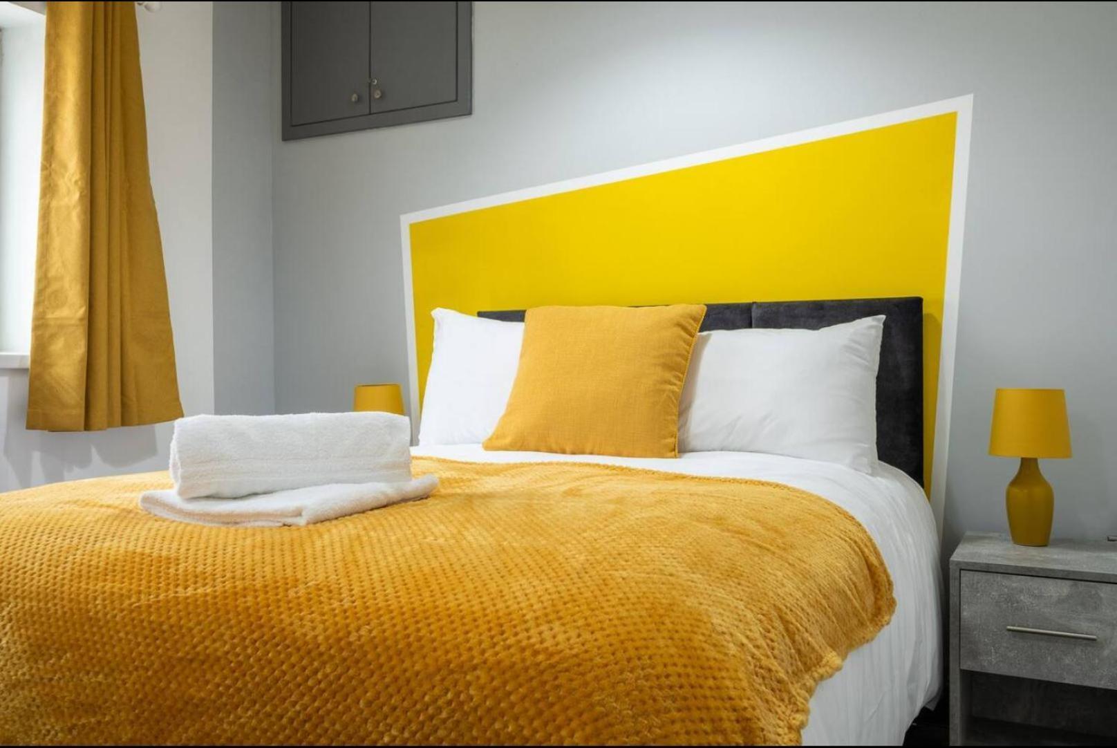 Stunning One Bedroom Apartments Near Shops & Central Cardiff Exterior photo